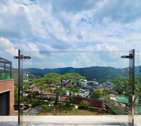 서울 평창동 고급주택 2층 유리난간 시공